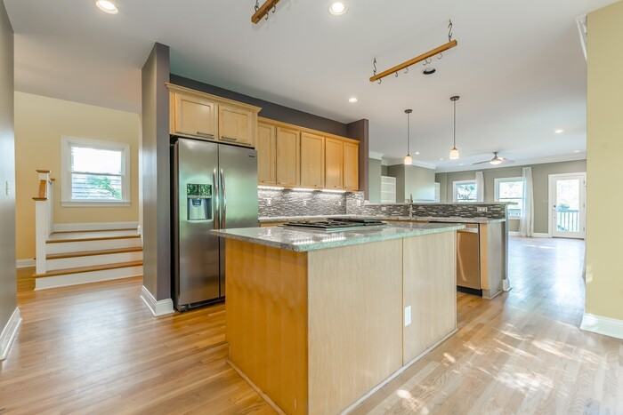1462 North Ave Ne - Photo 2 of 35