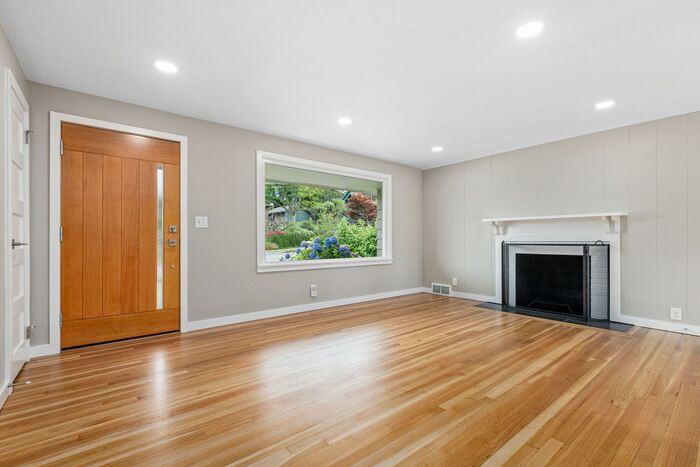 4821 43rd Ave S - Photo 3 of 43