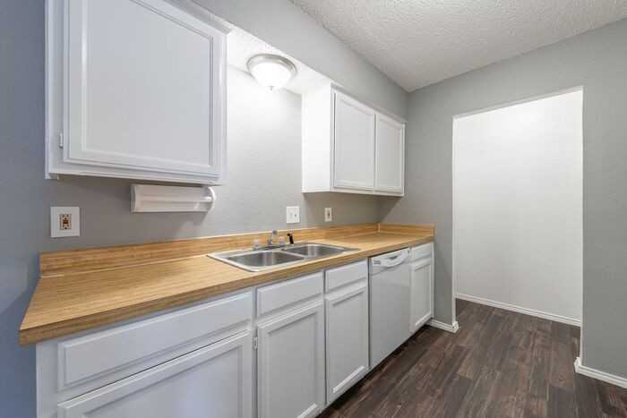 731 Bluebonnet Dr - Photo 2 of 23