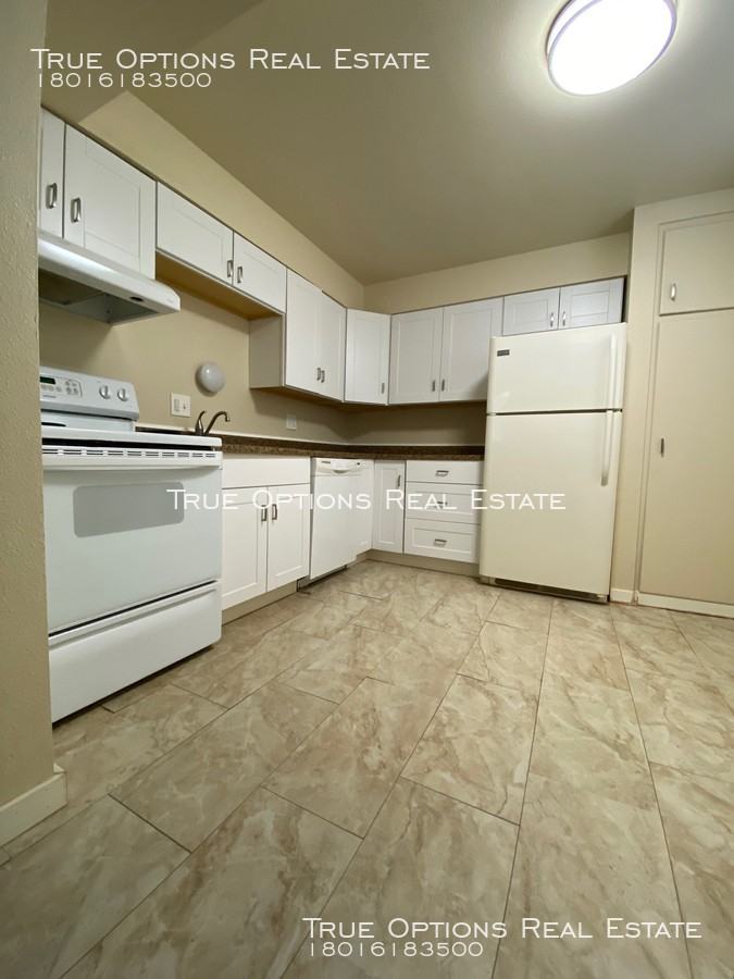 2175 S 300 E #D - Photo 3 of 17