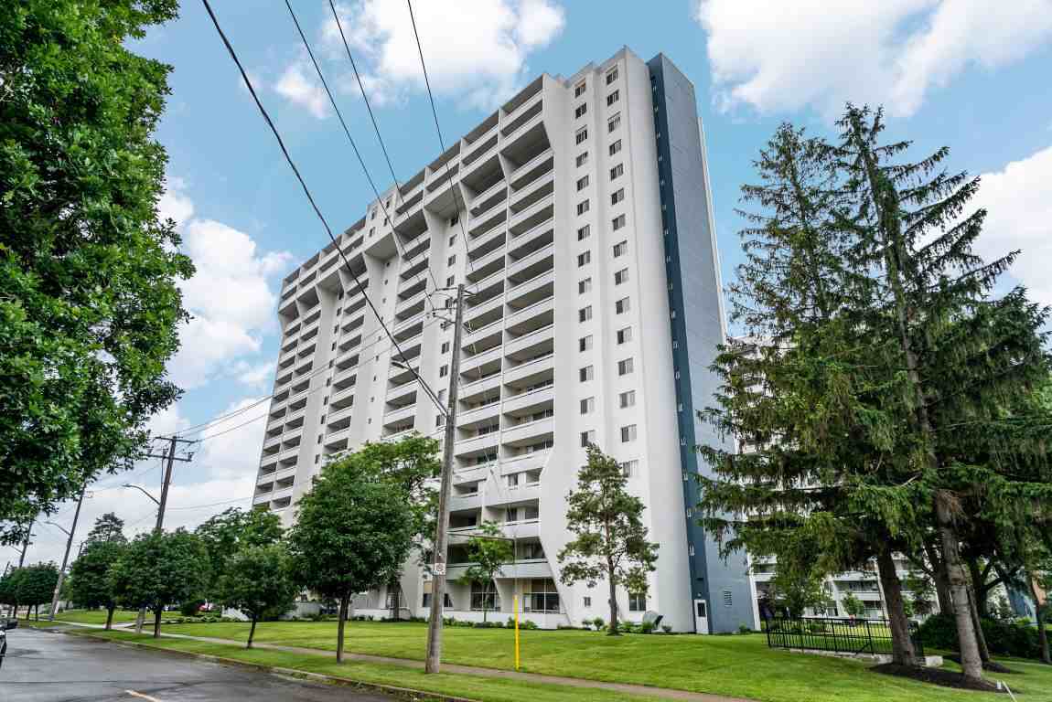 Richmond Square Apartments for Rent 300 Regina St N