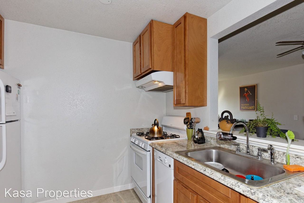 2227 Bonar Street - Photo 3 of 31