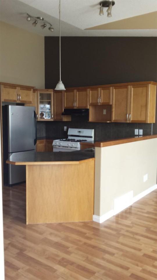 9010 94a Ave - Photo 2 of 10