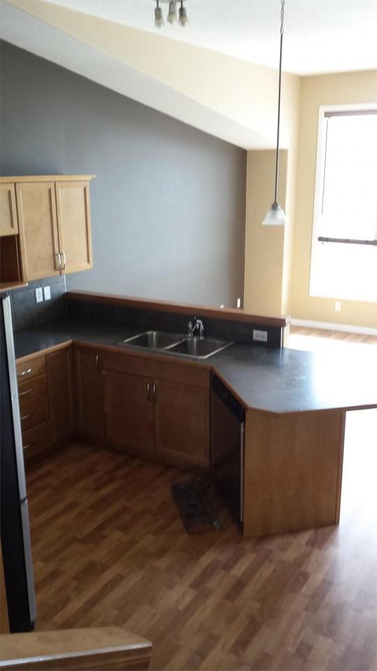 9010 94a Ave - Photo 3 of 10