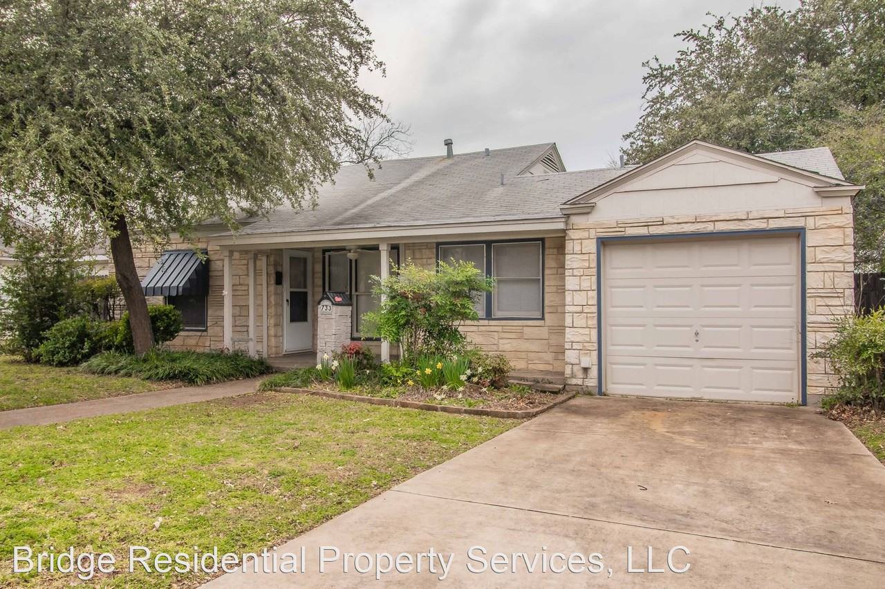 733 Edgefield Rd - Photo 2 of 32