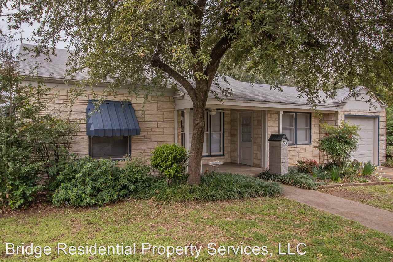 733 Edgefield Rd - Photo 3 of 32