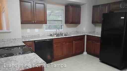 42 Pinewood Cir - Photo 3 of 11