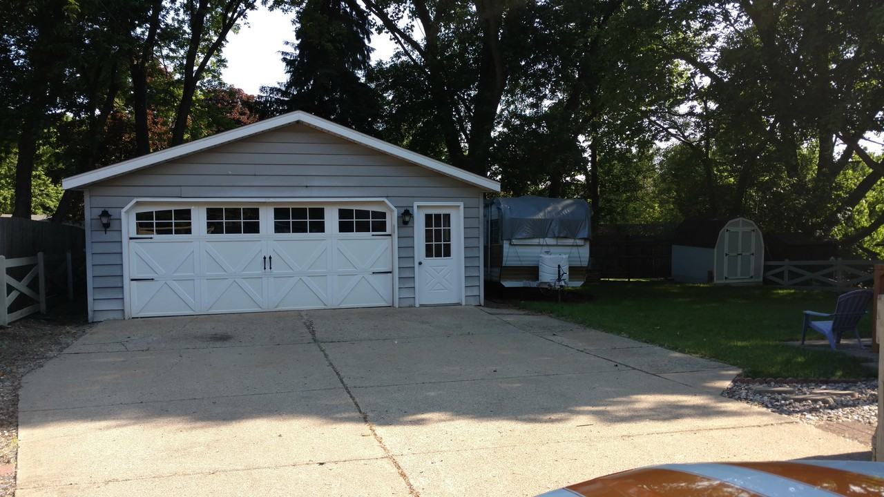1737 Southampton Dr Se - Photo 2 of 22