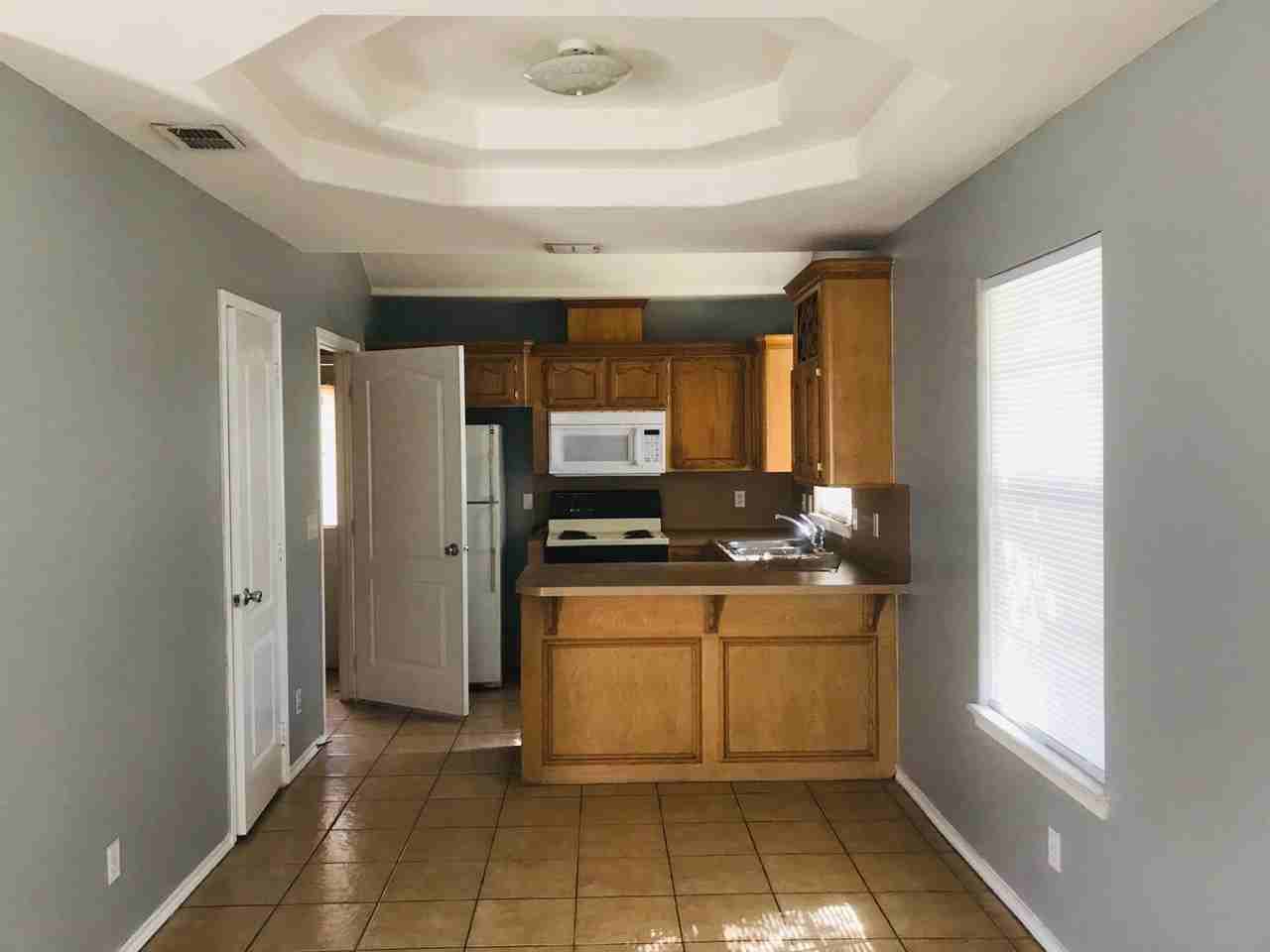 423 La Mancha Dr - Photo 3 of 15