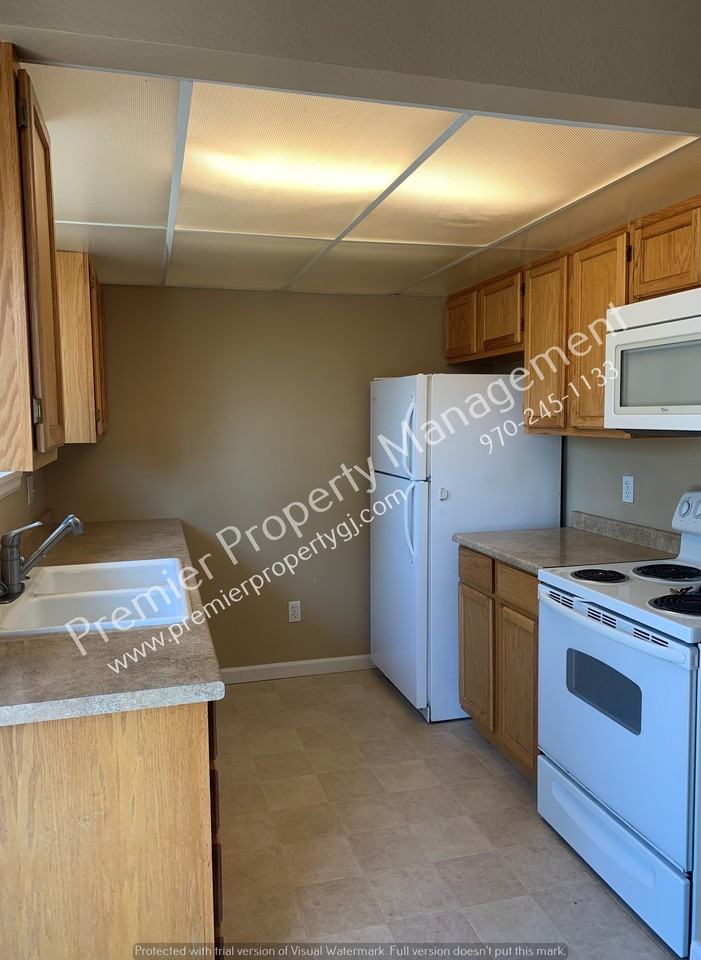 2845 Lexington Ln - Photo 3 of 19