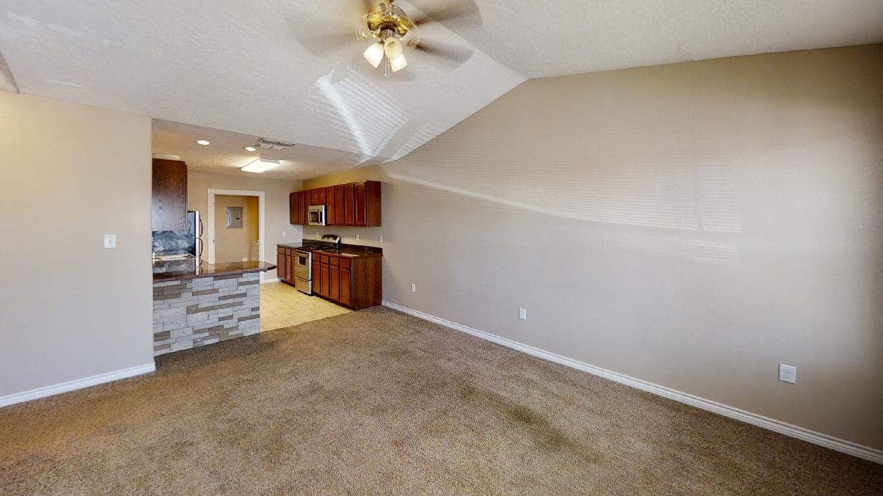 412 W University Dr - Photo 2 of 10