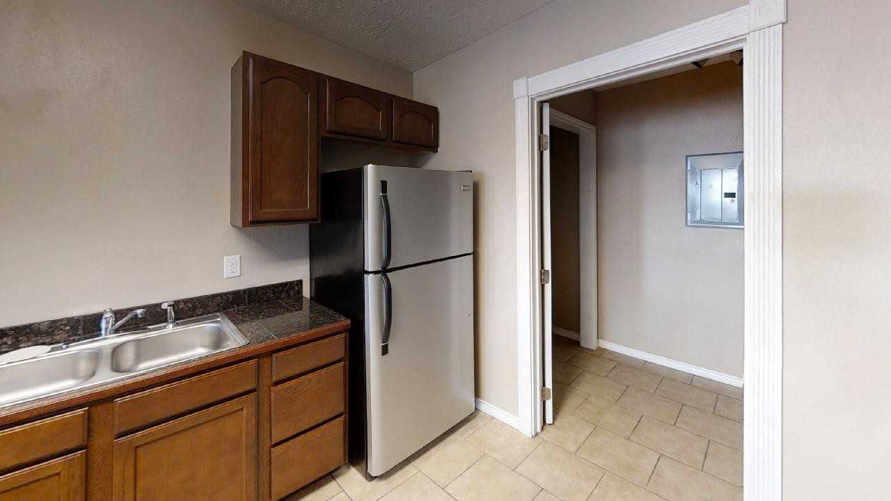 412 W University Dr - Photo 3 of 10