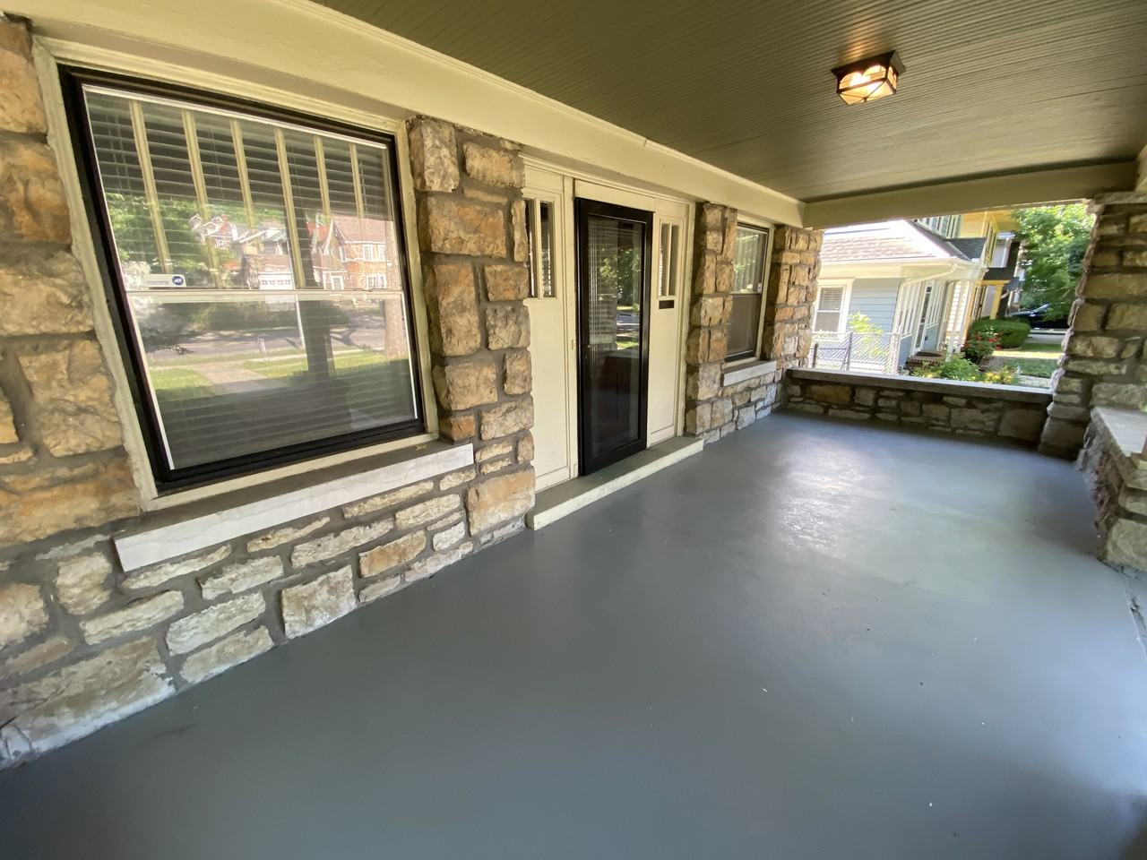 5909 Wornall Rd - Photo 3 of 32