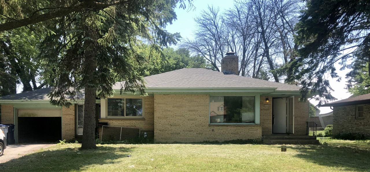 3925 W Good Hope Rd - Photo 2 of 3