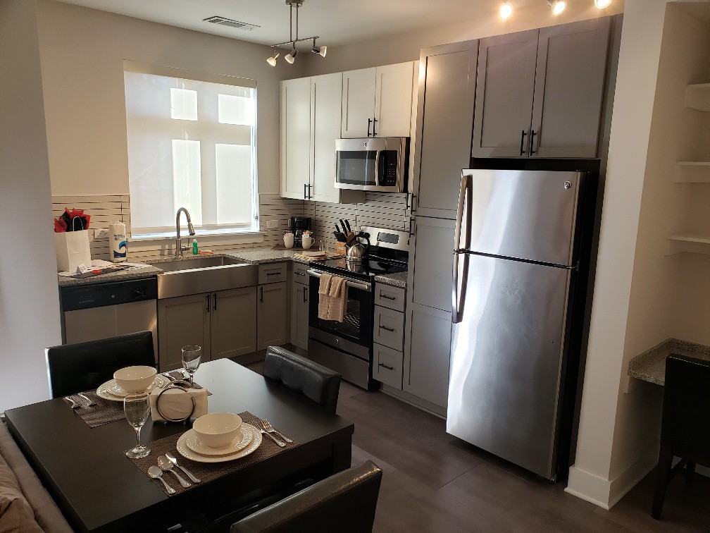 212 E Broad St - Photo 2 of 3