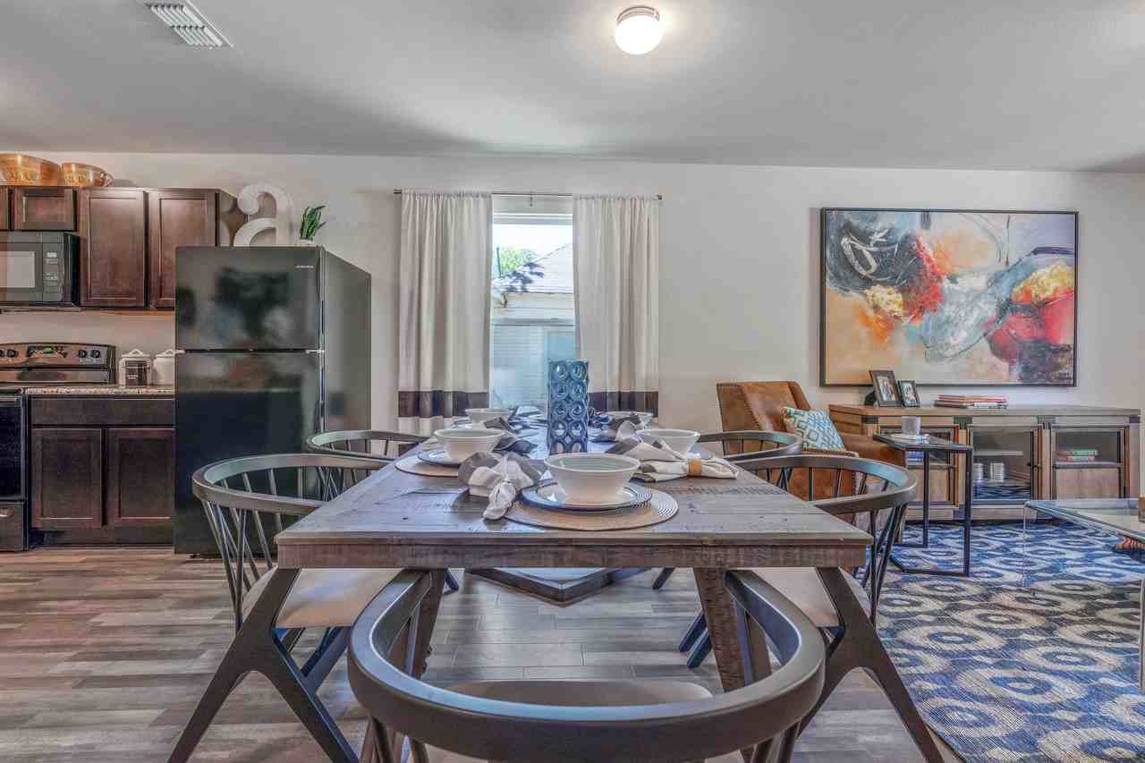 3230 Todd Ave - Photo 3 of 9