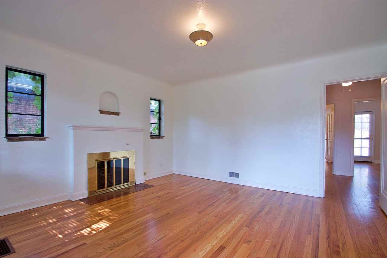 340 S Franklin St - Photo 3 of 14