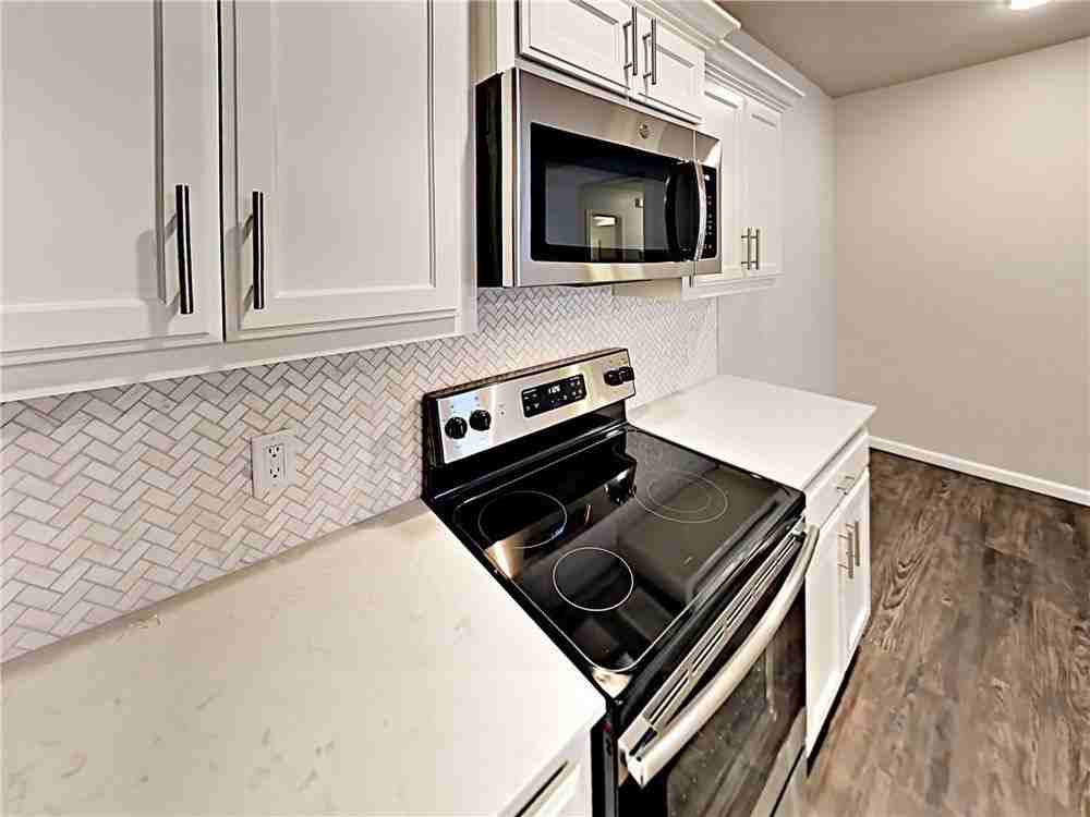 11500 Keystone Cir - Photo 3 of 15