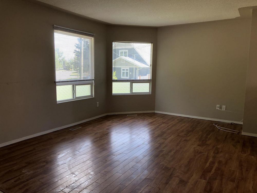 1177 Connaught Dr Uppr - Photo 3 of 8