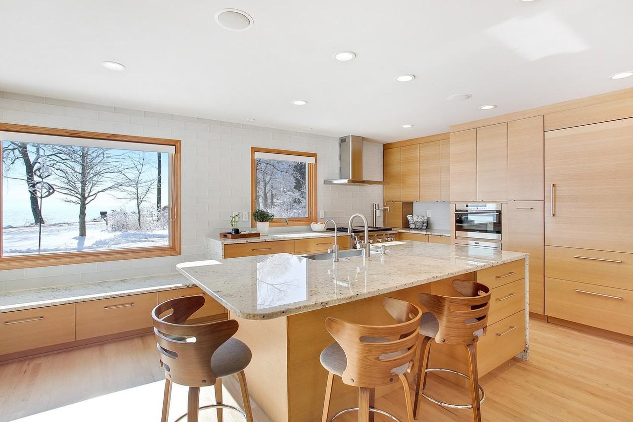 7415 N Beach Dr - Photo 3 of 20