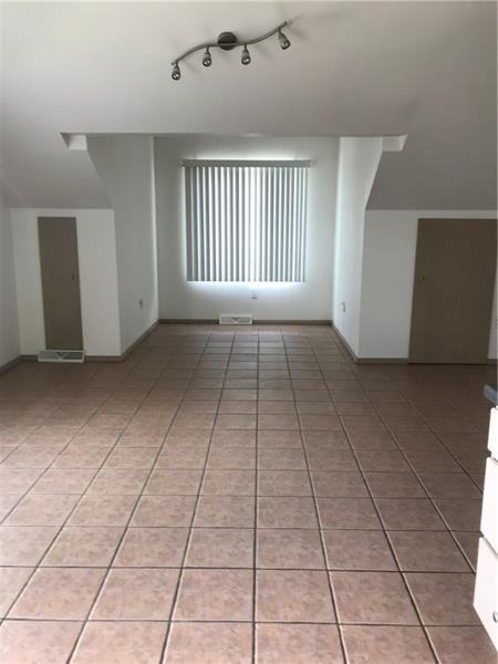 225 Tasso St - Photo 3 of 9