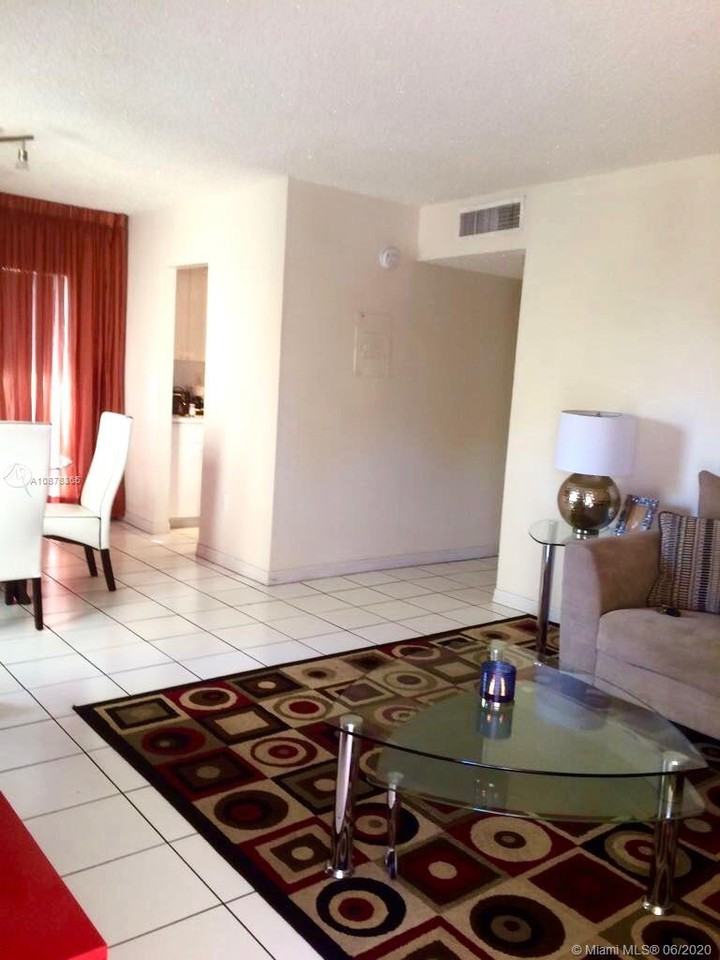 2138 Sw 6th St Apt 202 - Photo 2 of 10