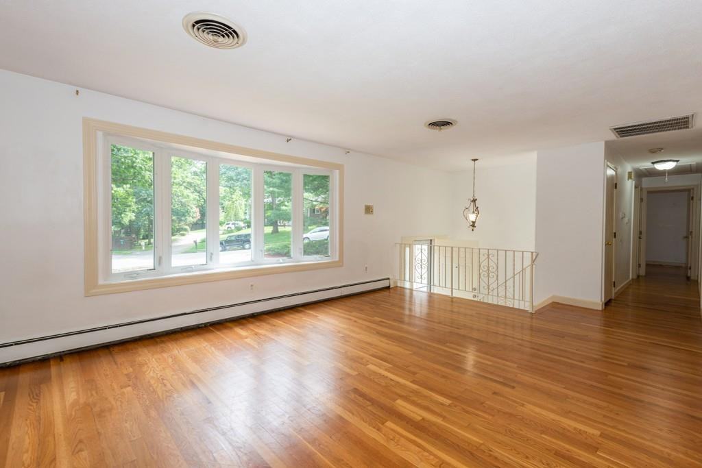 2 Sparhawk Dr - Photo 3 of 38