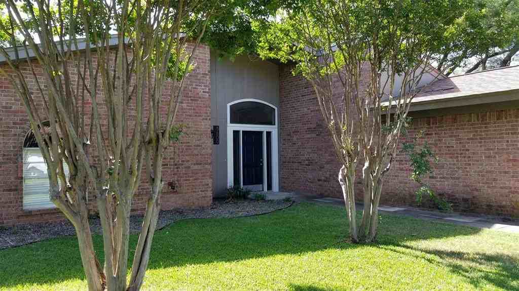 5600 Stone Dr - Photo 2 of 24
