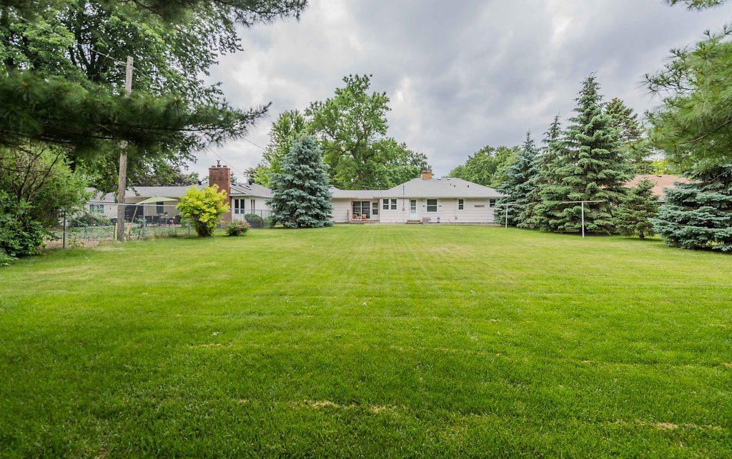 2505 30th Ave Ne - Photo 2 of 25