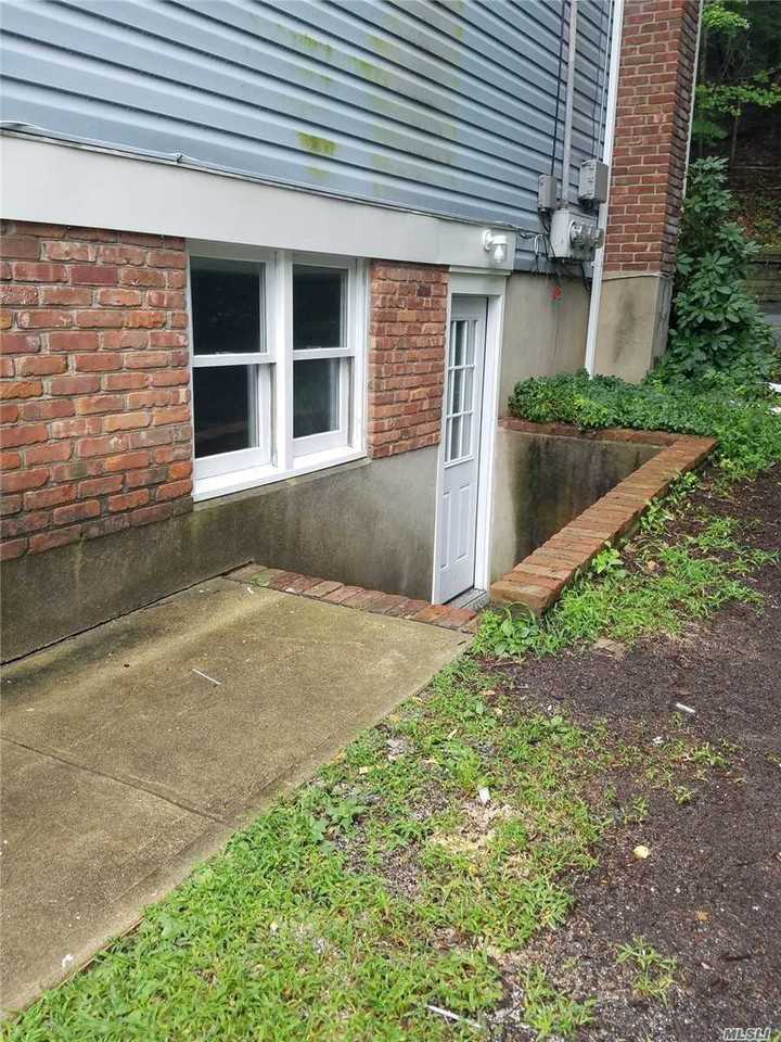 662 Main St - Photo 3 of 10