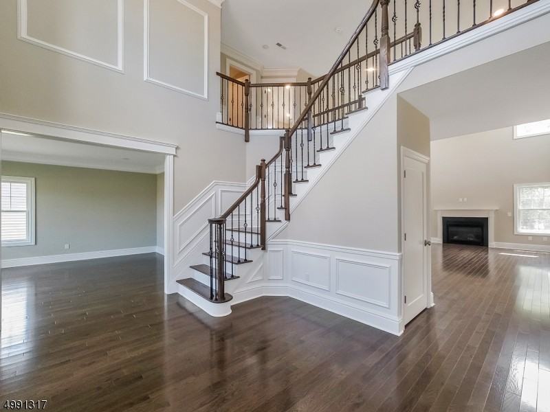 102 Scarborough Rd - Photo 2 of 22