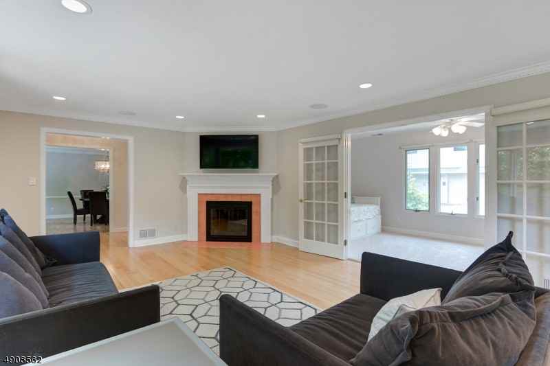 2 Brantwood Ter - Photo 2 of 25