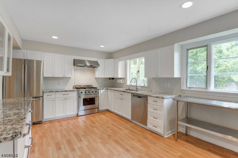 2 Brantwood Ter - Photo 3 of 25