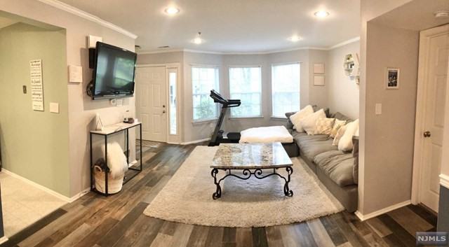 1471 Cornwall Rd - Photo 2 of 10