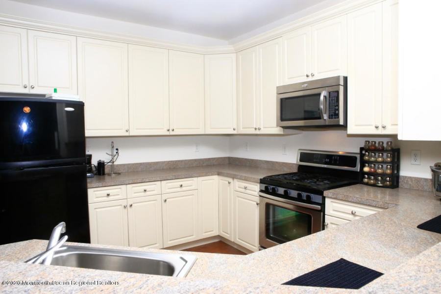416 Sloan Ct - Photo 3 of 9