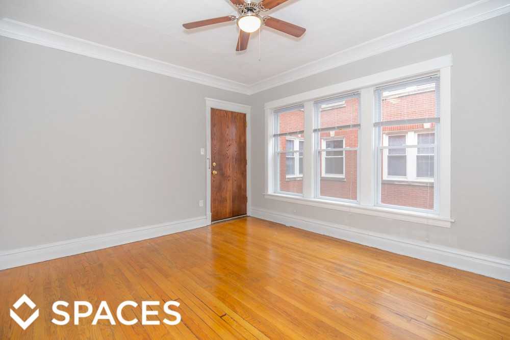 5219 N Christiana Ave - Photo 3 of 10