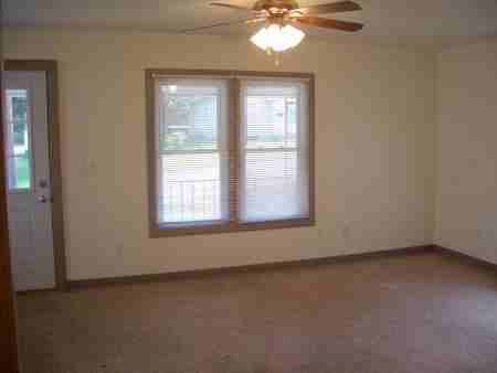 518 W Chandler St - Photo 3 of 7