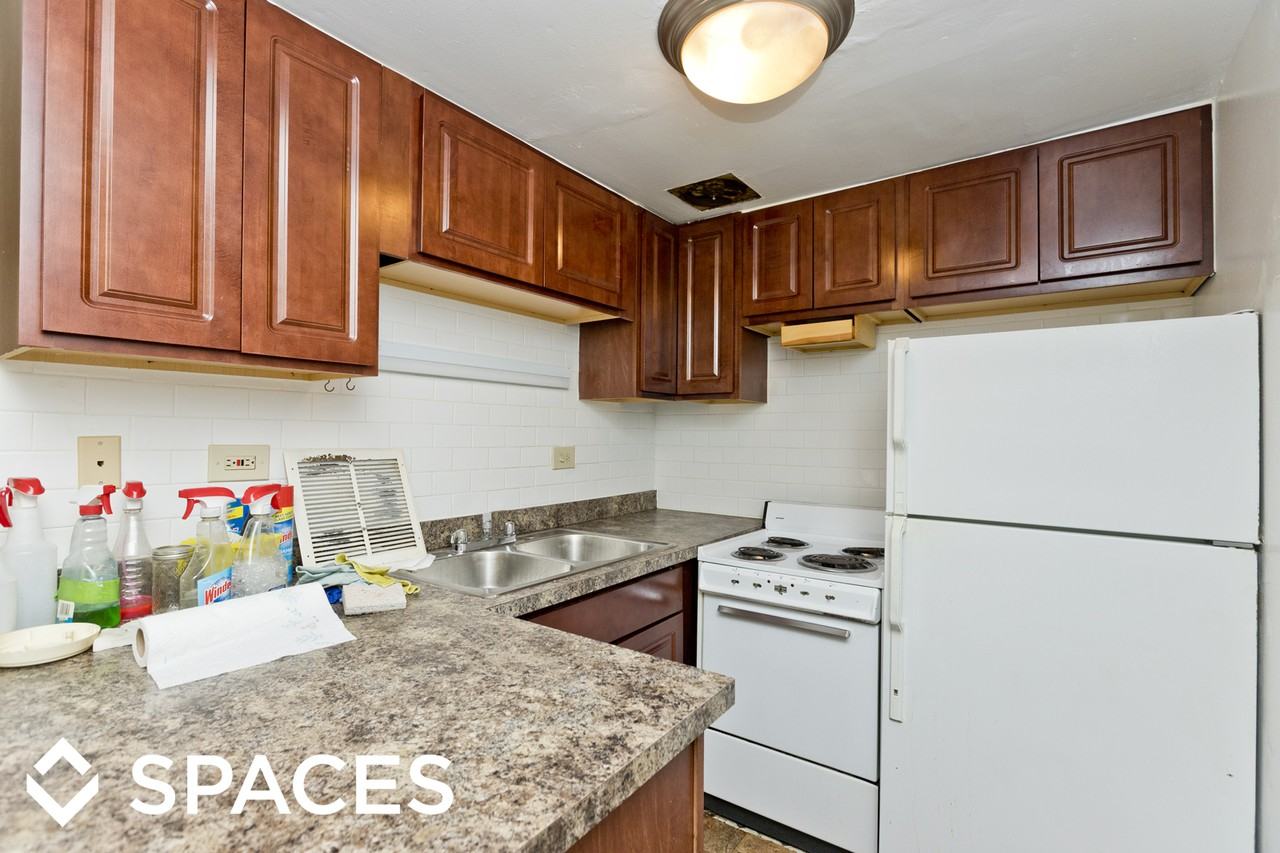 541 W Briar - Photo 3 of 21