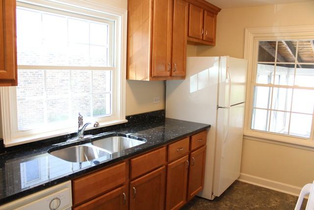 1446 Linden Rd - Photo 2 of 15