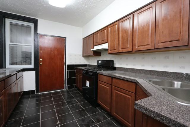 1113 N Leclaire Ave #3 - Photo 3 of 6