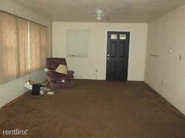 1469 Evergreen Ct - Photo 3 of 8