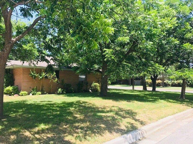 4008 Cartist Dr - Photo 2 of 14