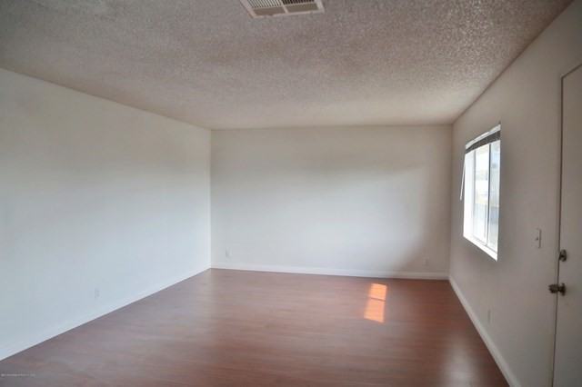 726 Pearl St - Photo 2 of 10