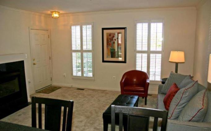 1607 Potomac Greens Drive #A - Photo 2 of 14