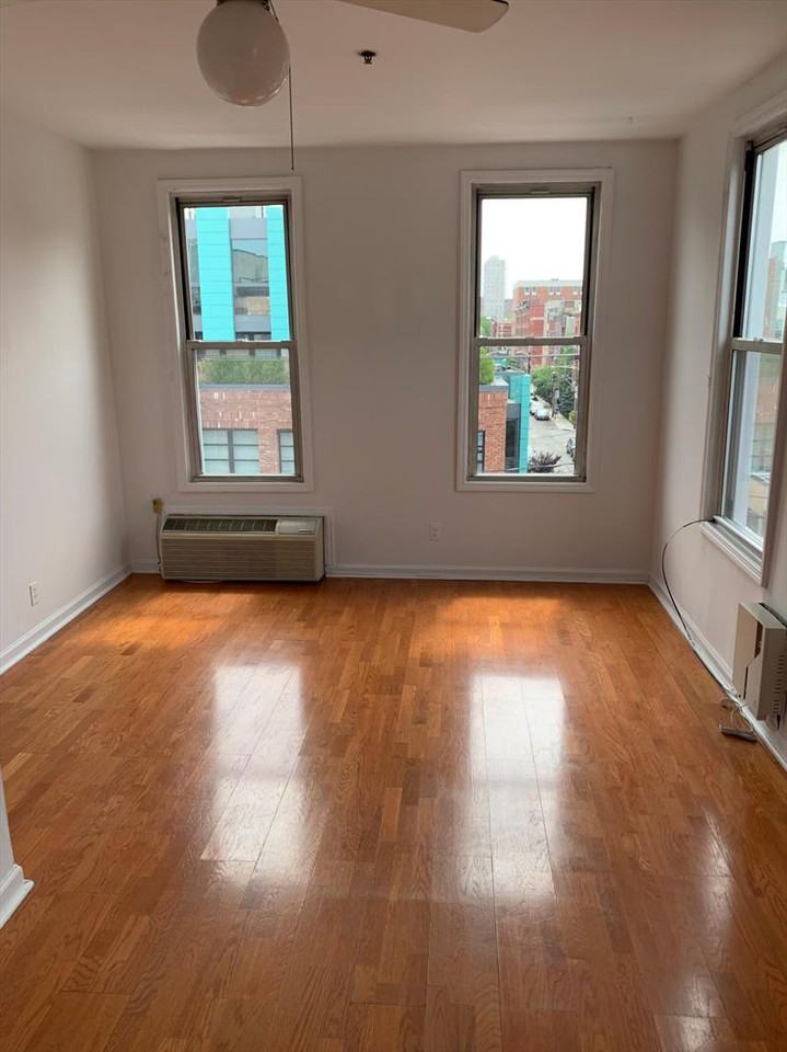 504 4th Street #6 - Photo 2 of 10