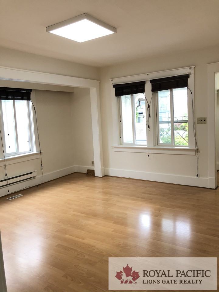 3320 East 44th Avenue - Photo 3 of 9