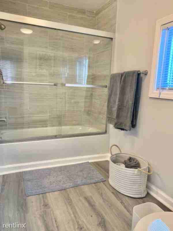 2218 W 30th St - Photo 2 of 19