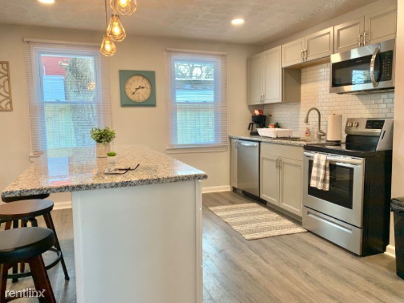 2218 W 30th St - Photo 3 of 19