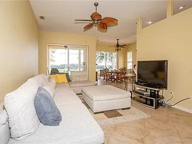 2362 Caledonian St - Photo 2 of 19