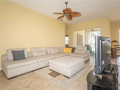 2362 Caledonian St - Photo 3 of 19